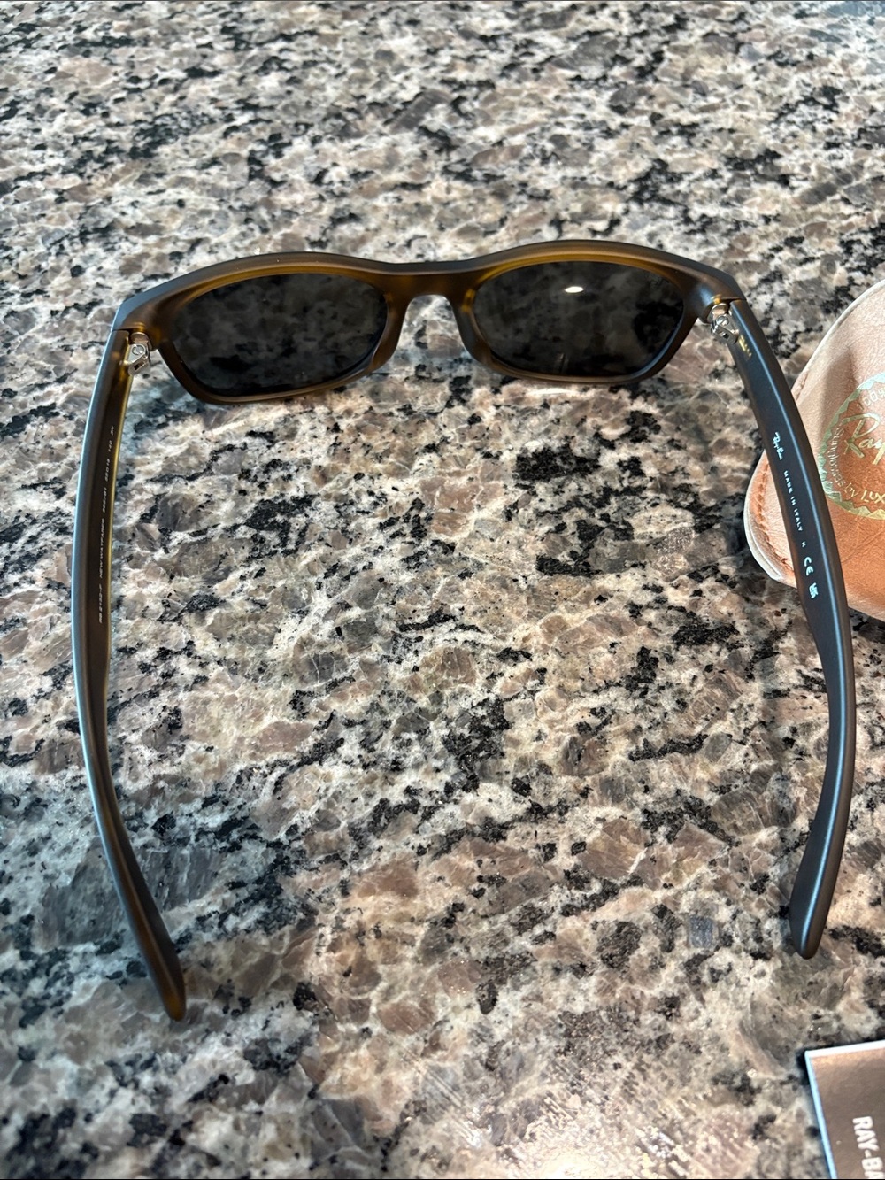 NWOT Ray-Ban Wayfarer Men’s Matte Sunglasses with Tan Case - Picture 8 of 9
